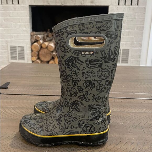 BOGS Pirate Skull Rainboots Sz 13 - Picture 2 of 10